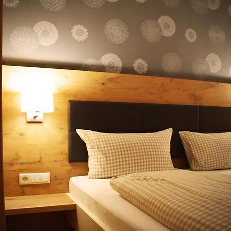 祖尔克朗旅馆 2*