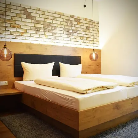 祖尔克朗旅馆 2* 巴特科尼希